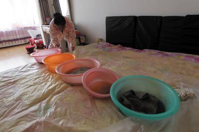 华池楼上漏水，住户失联，小区没物管，业主维权难！律师来支招……